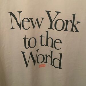 Kith Motto tee-sandrift